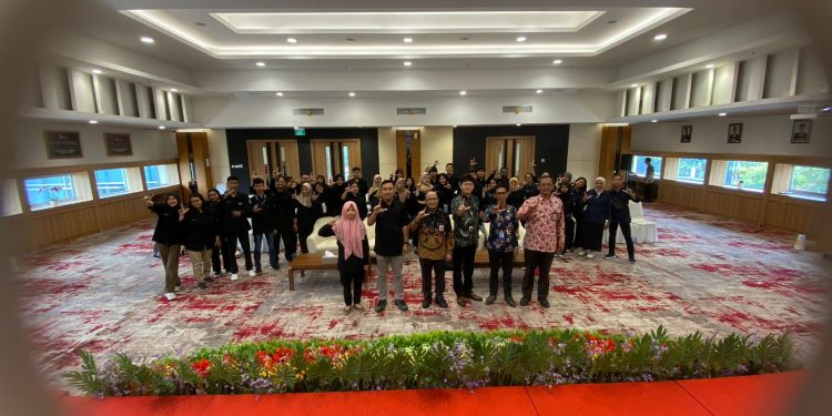 Mahasiswa AKBARA Kunjungi OJK Solo Tingkatkan Literasi Keuangan