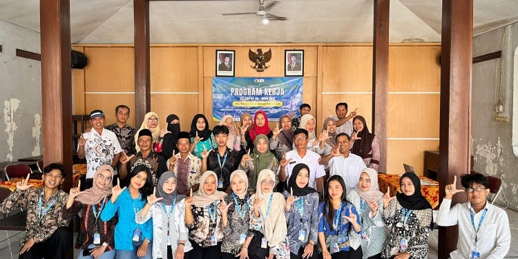 Tingkatkan Minat Baca Warga, KKN Unisri Resmikan Perpustakaan Dari Cerdas di Sragen
