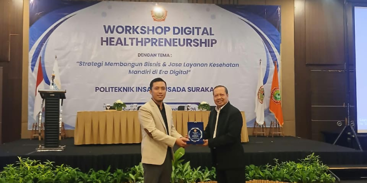 Lulusan Politeknik Insan Husada Didorong Jadi Healthpreneur di Era Digital