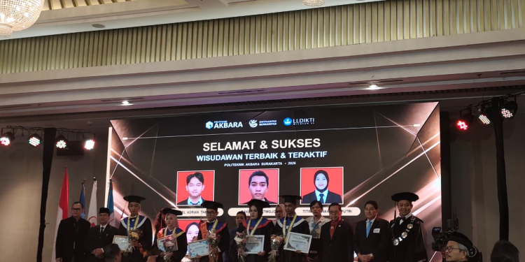 Politeknik Akbara Surakarta Gelar Wisuda, Siapkan Tenaga Profesional di Tiga Bidang